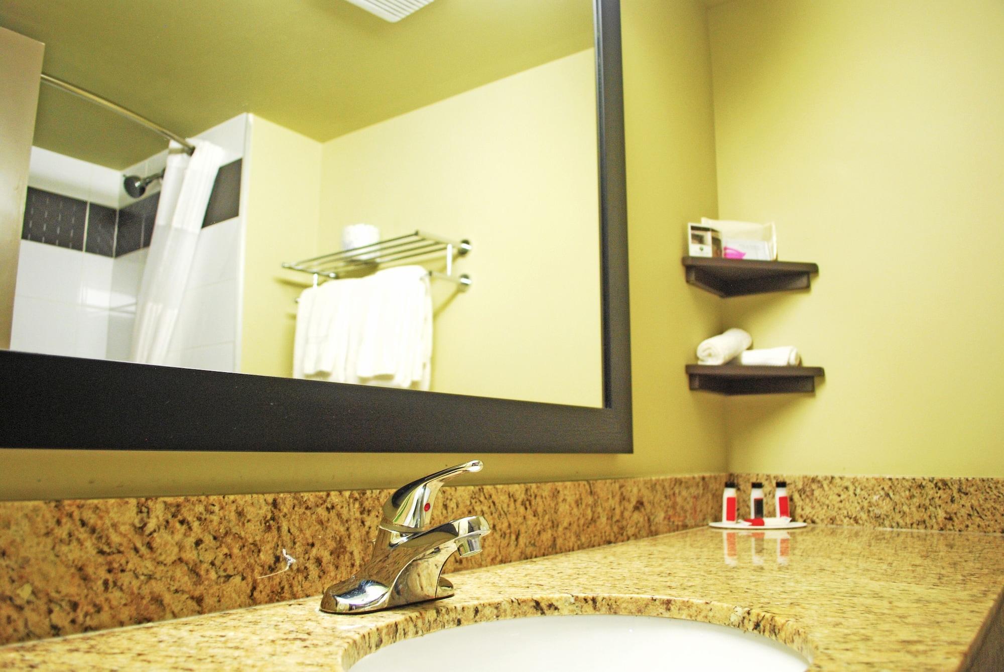 Ramada By Wyndham Edmonton Yellowhead Nw Luaran gambar