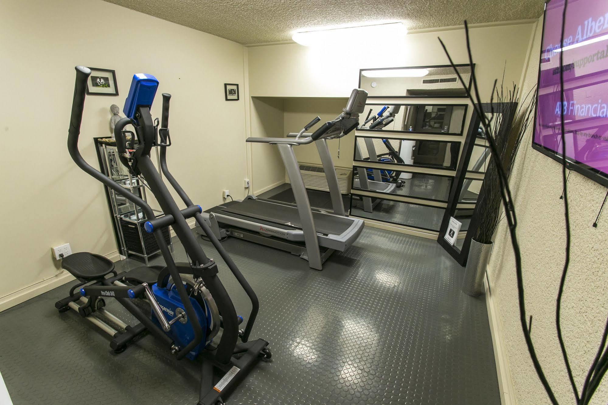 Ramada By Wyndham Edmonton Yellowhead Nw Luaran gambar