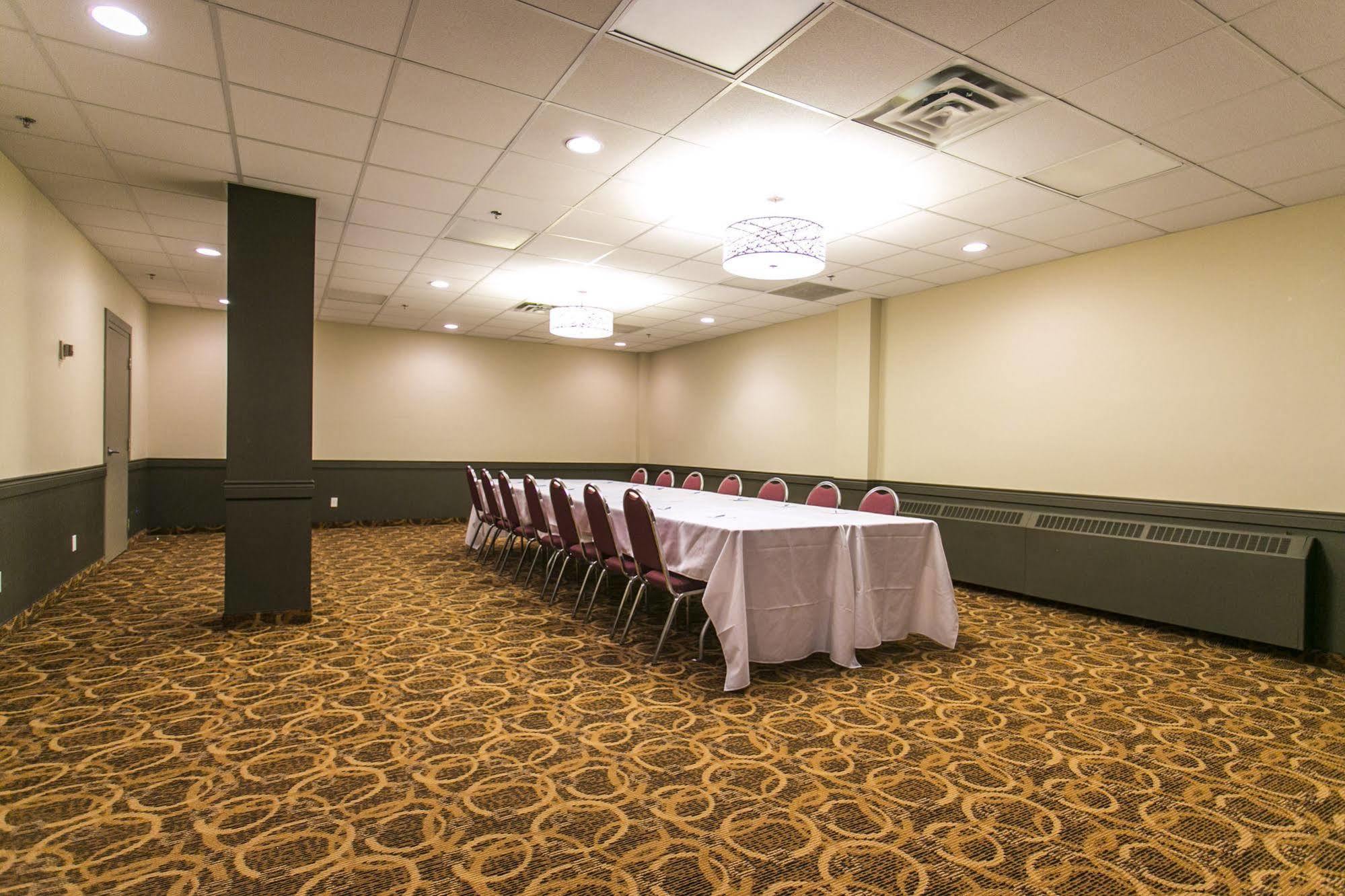 Ramada By Wyndham Edmonton Yellowhead Nw Luaran gambar