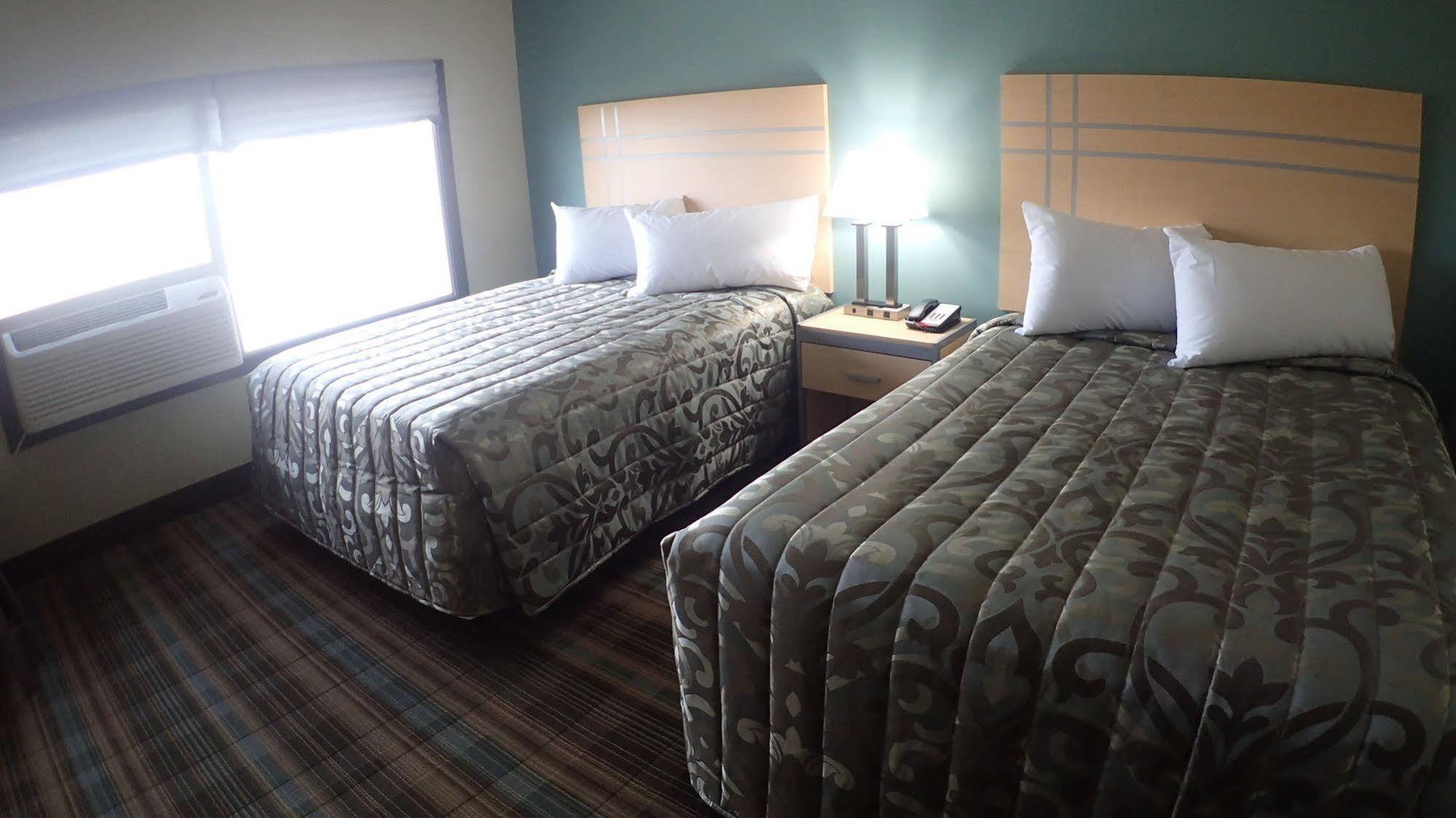 Ramada By Wyndham Edmonton Yellowhead Nw Luaran gambar