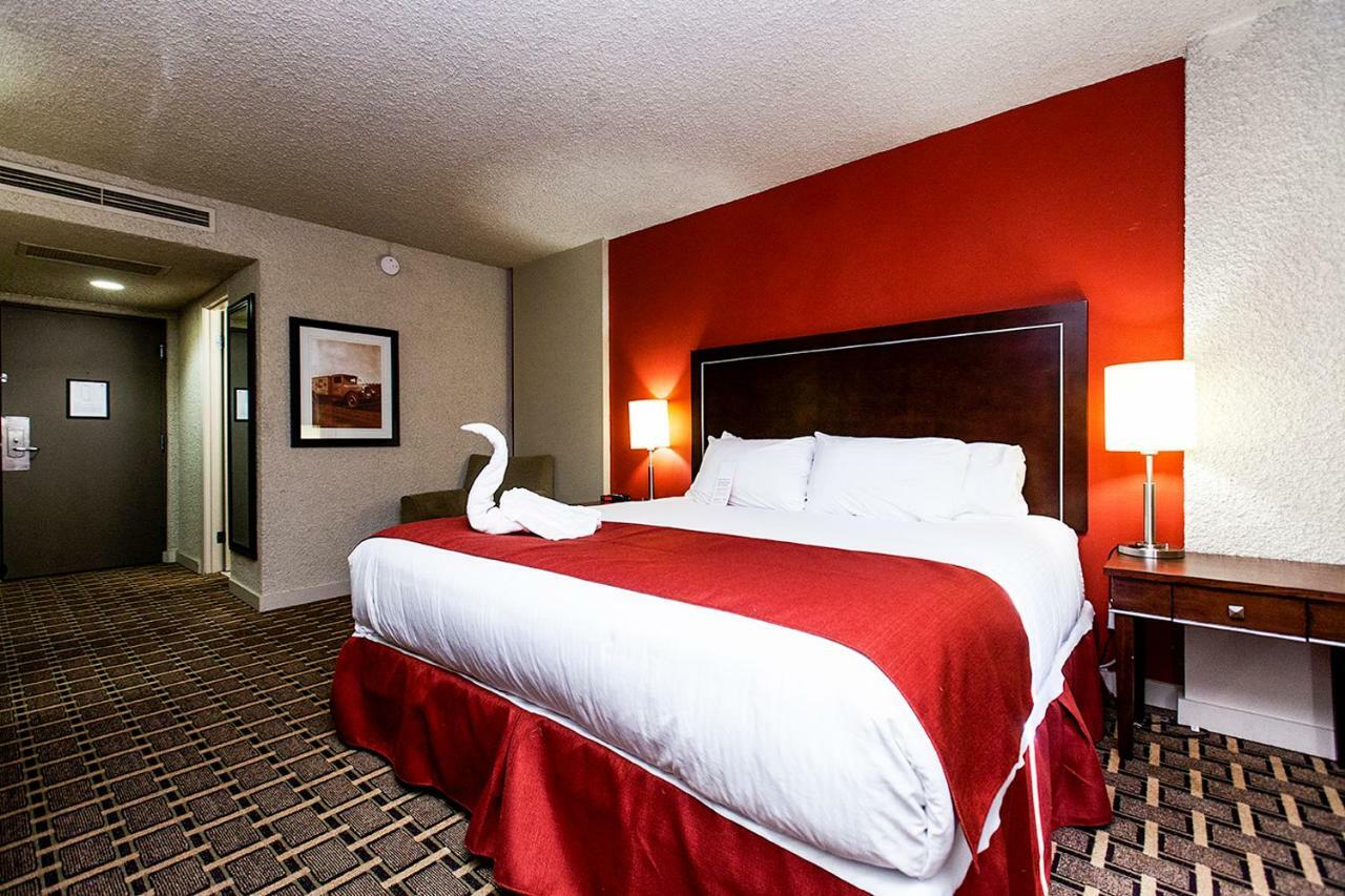 Ramada By Wyndham Edmonton Yellowhead Nw Luaran gambar