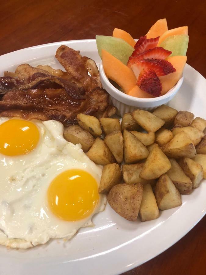 Ramada By Wyndham Edmonton Yellowhead Nw Luaran gambar
