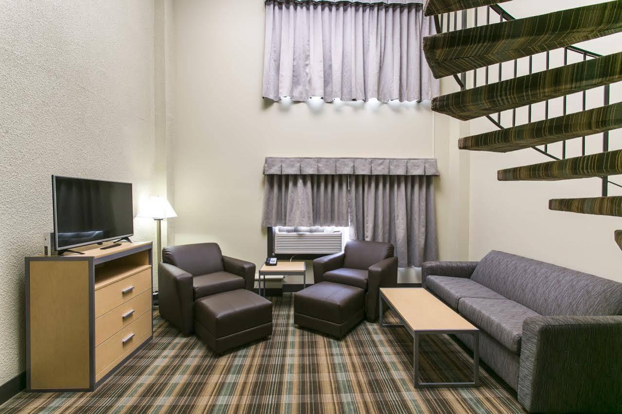 Ramada By Wyndham Edmonton Yellowhead Nw Luaran gambar